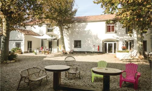 2 Bedroom Amazing Home In Narbonne