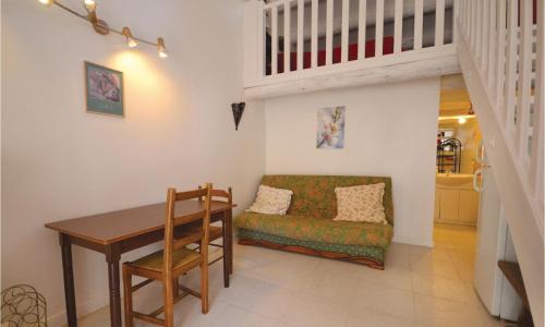 Gorgeous Home In Crillon Le Brave With Wifi