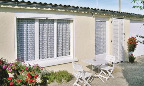 Awesome Home In Quettehou With Kitchenette