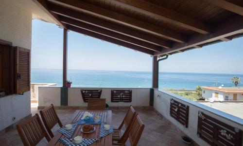 BLUE HOUSE by PerryHolidays-Reservations