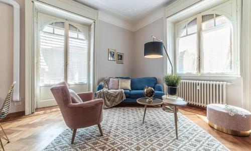 JOIVY Sophisticated 3-bed flat with desk