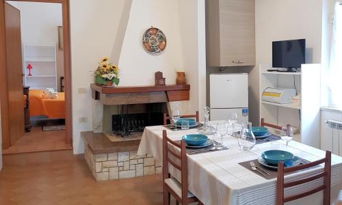 Case in campagna con piscina a Todi