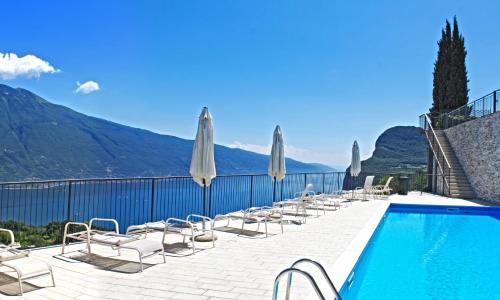 La Quiete 07 lake view Apartment by Gardadomusmea