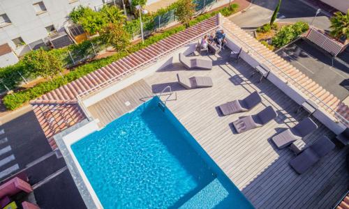 Hotel Grand Cap Rooftop Pool