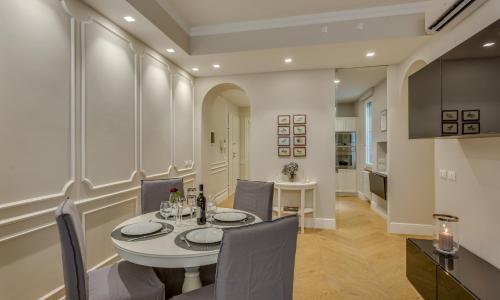 SOPHISTICATED HOME WITH A COMMUNAL TOP TERRACE