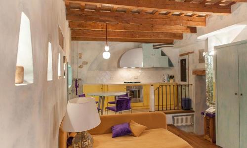 MarcheAmore - Il Passaggio Segreto, luxury loft with private courtyard
