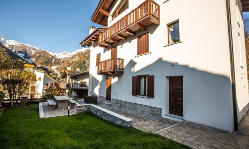 JOIVY Warm Flat for 4, with Parking in Courmayeur
