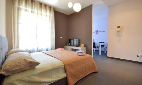 One bedroom apartement with furnished balcony and wifi at Vercelli