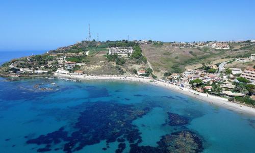 Sea Front Apartment 4 beds with balcony 250 meters from the beach