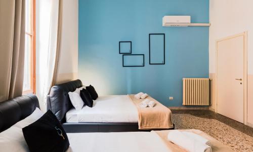 A World Aparts - 55 Palermo