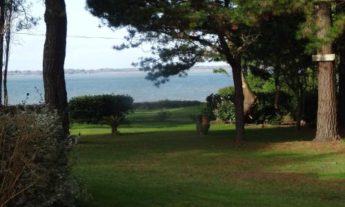 Ty Too, dans les bois, face mer