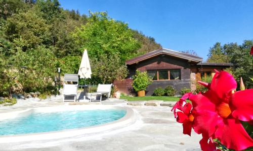 Casetta nel Bosco Naturas con piscina privata e gratuita