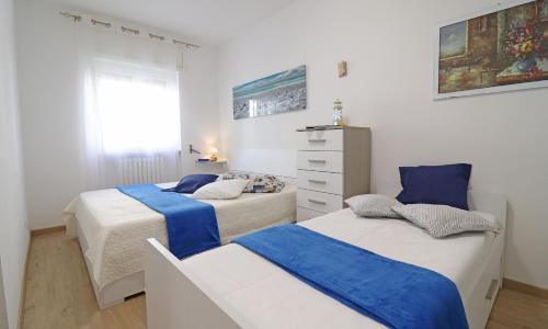 Holiday Apartment With Wi-fi, Air Conditioning And Balcony; Pets Allowed