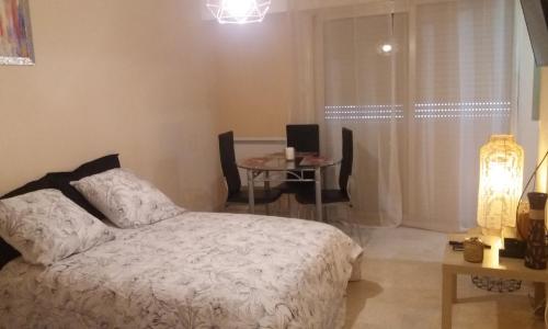 STUDIO 3mn A PIED DE LA PLAGE AVEC TERRASSE