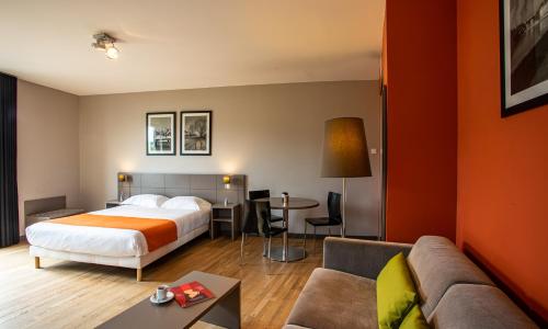 Adonis Lyon Dock Ouest