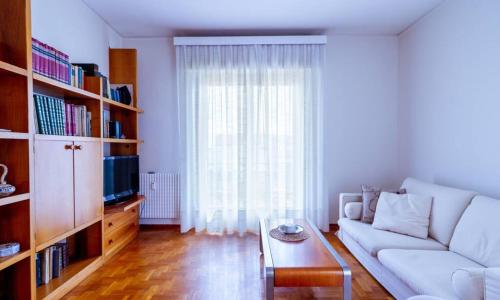 Home La Quiete. Two Bedrooms, 250m from the Beach