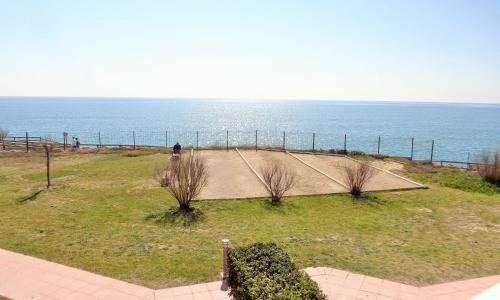 SUTUDIO 1ERE LIGNE MER, PKG, PISCINE,TENNIS, PLAGE