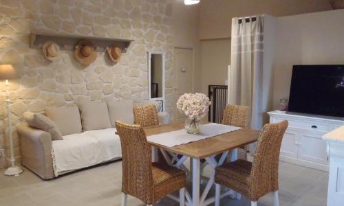 Provence Luberon Bonnieux Location Gite Chez Basile