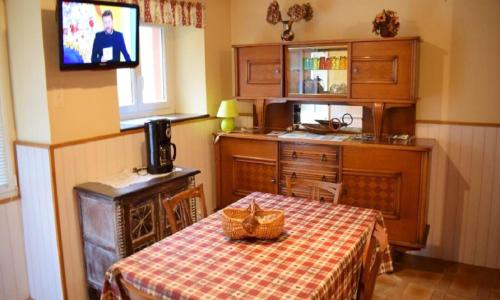 Maison de 2 chambres avec terrasse amenagee et wifi a Betpouey a 8 km des pistes