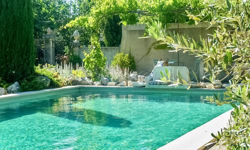 Maison de 2 chambres avec piscine partagee terrasse amenagee et wifi a Oppede