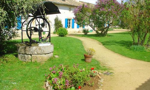 Maison de 4 chambres avec piscine partagee jardin amenage et wifi a Saint Vincent la Chatre