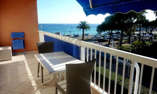 Appartement d'une chambre avec vue sur la mer balcon et wifi a Frejus