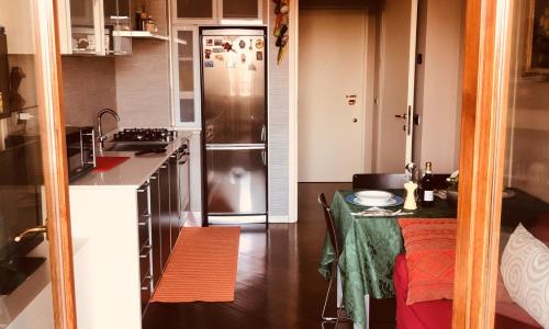 One bedroom apartement with city view enclosed garden and wifi at Monza