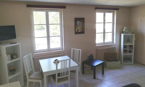 Le MAELY, studio au calme, centre de Honfleur (linge fourni)