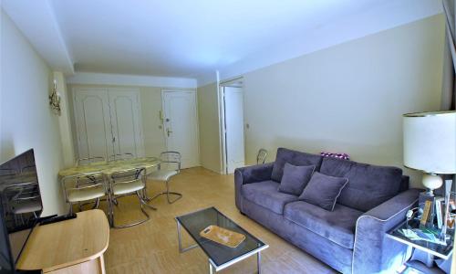 Cannes located behind the Martinez Hotel at 50 meters to the Croisette