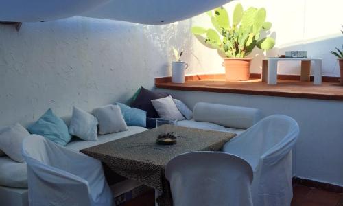 One bedroom house at Rosa Marina 20 m away from the beach with enclosed garden and wifi