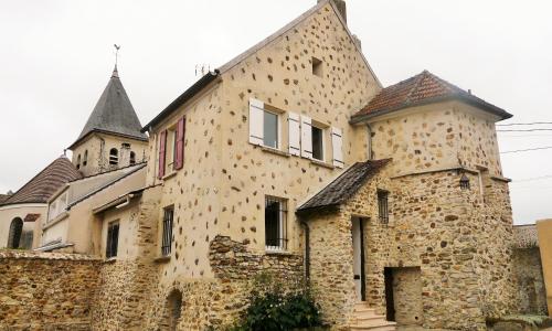 Sleep in Carnetin near Disney