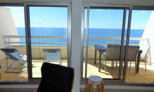 DOUBLE TERRASSE EN 1ERE LIGNE MER, DERNIER ETAGE