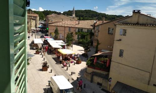 Maison de village, les hirondelles