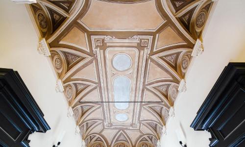 Cathedral Suite - The House Of Travelers