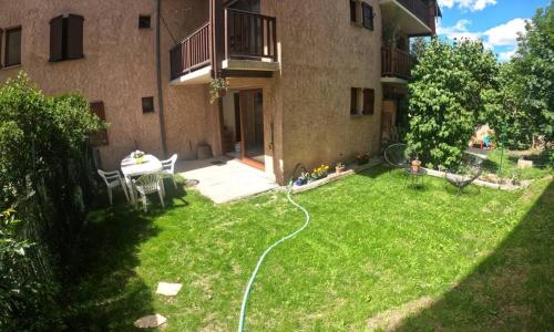 Briançon, Appartement avec jardin et terrasse.