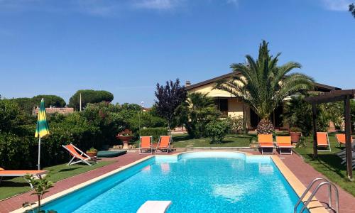 Cottage Tiziana with pool, private terrace and garden by ToscanaTour