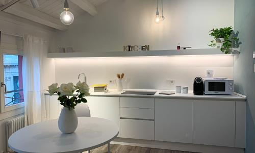 Al Sagraeto White apartment