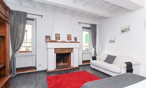 Gorgeous Trastevere loft on the river