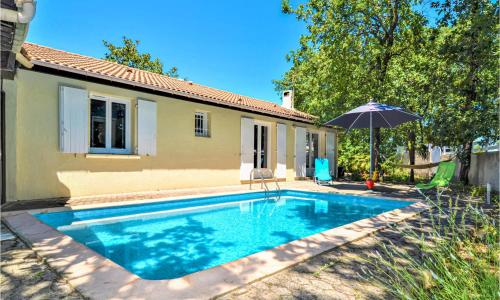 Cozy Home In St,paul-trois-chteaux With Kitchen