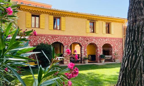 Les Arcades Le Lion D'or