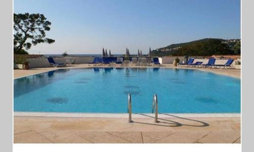 La Petite Cachette - Pool and 150m to the beach
