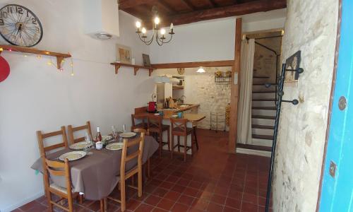 Charmante maison arlésienne à l'ombre des Arènes, de 2 à 5p