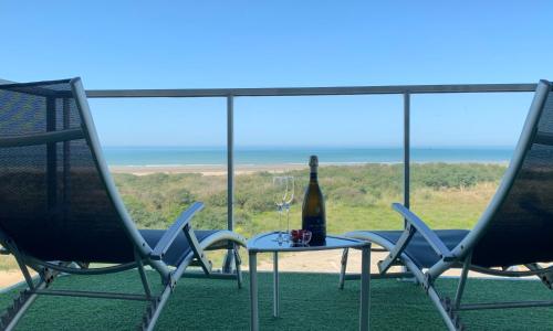 Face mer pieds dans l'eau