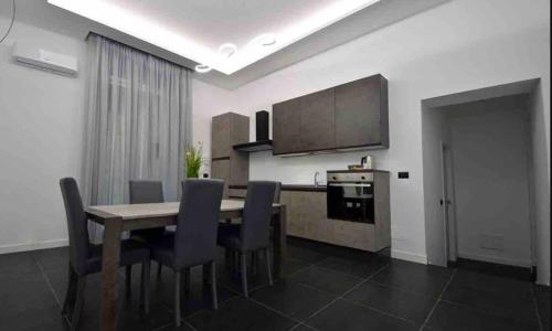 3 bedrooms apartement with balcony and wifi at Napoli 5 km away from the beach