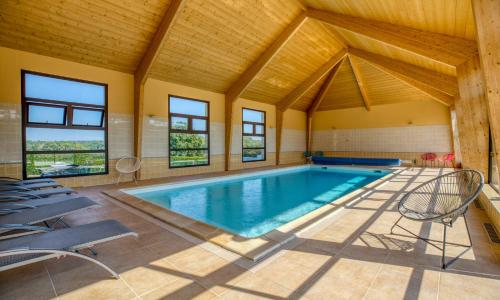 Maison de 4 chambres avec piscine interieure jardin clos et wifi a Villentrois Faverolles en Berry