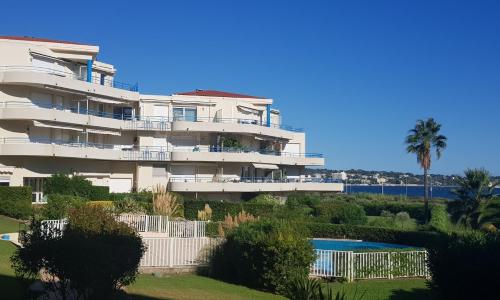 Appartement Juan-les-Pins antibes piscine et mer a 200m