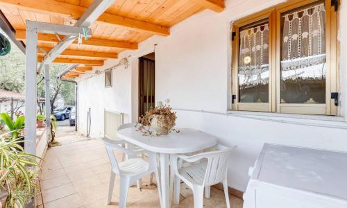 One bedroom apartement at Pisciotta 200 m away from the beach with furnished terrace