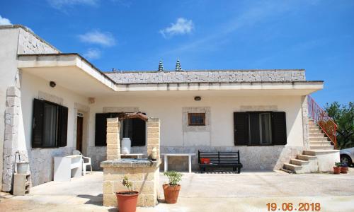 2 bedrooms house with enclosed garden and wifi at Locorotondo