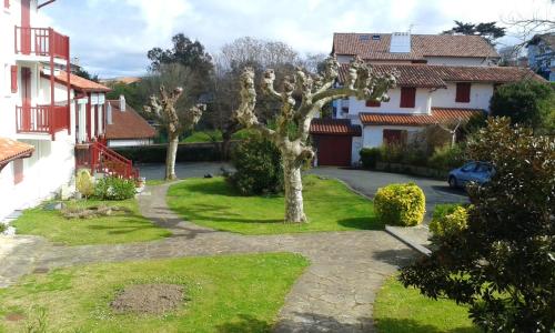 Studio a Guethary a 150 m de la plage avec jardin clos