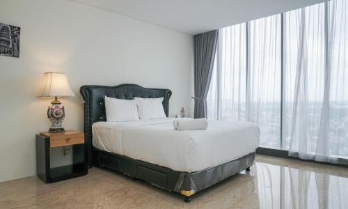 Luxury Design 1BR L'Avenue Apartment near Pancoran By Travelio